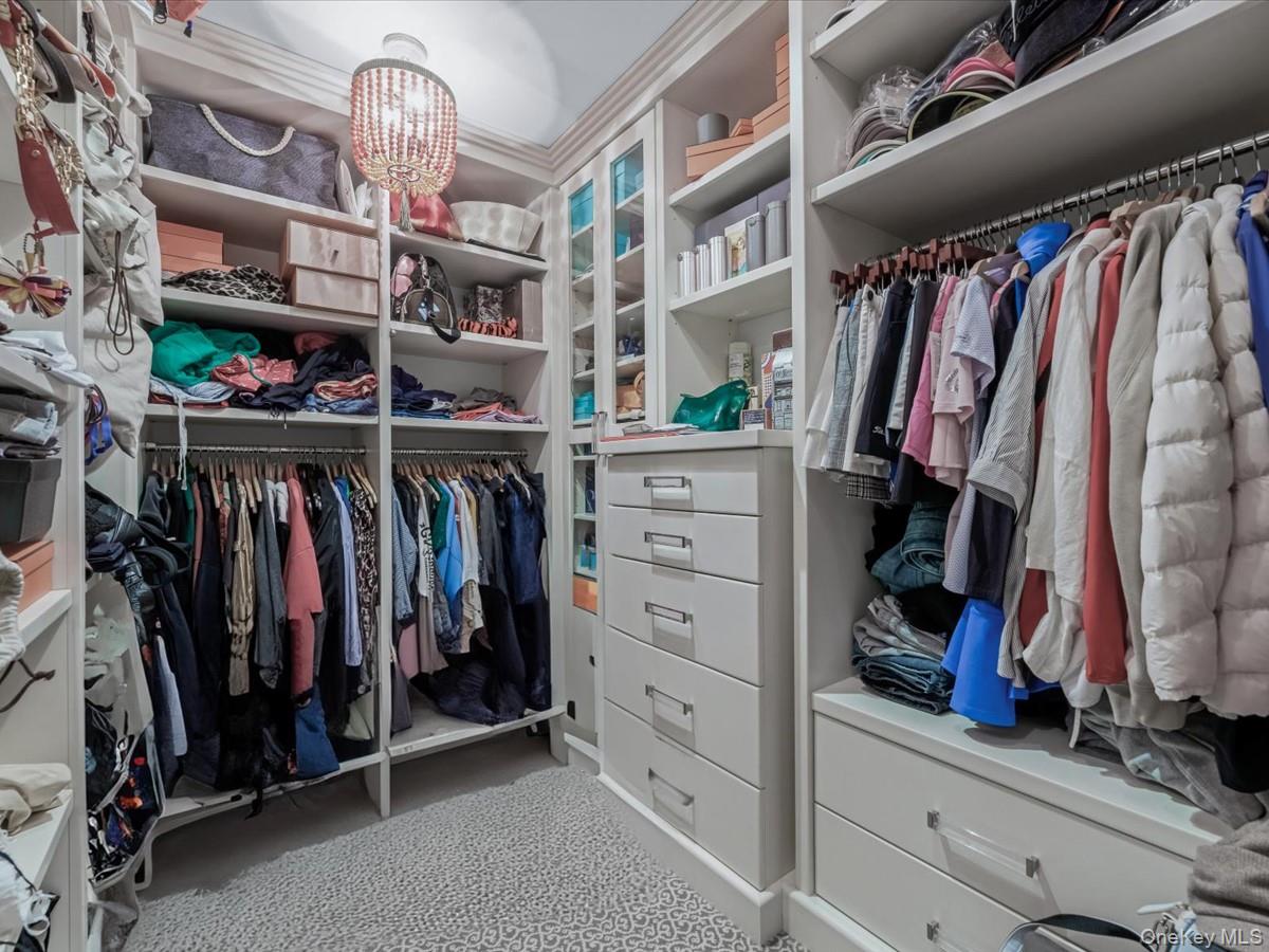 14 Farmstead Lane, Brookville, NY 11545