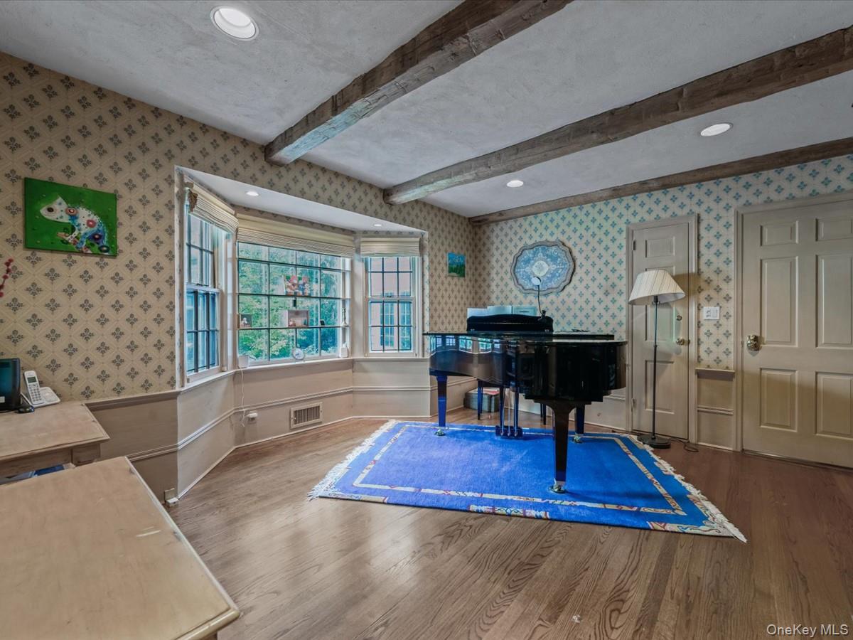 14 Farmstead Lane, Brookville, NY 11545