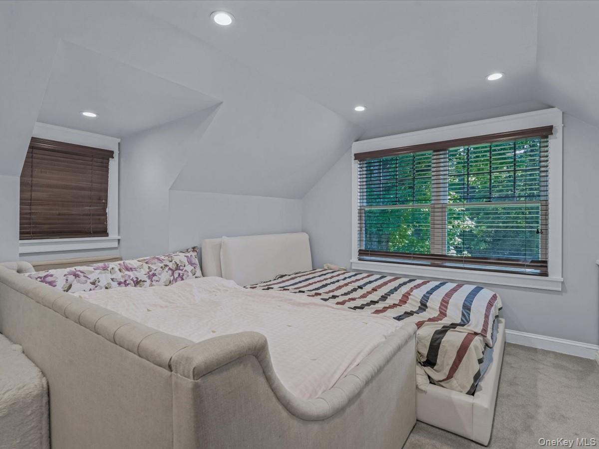 14 Farmstead Lane, Brookville, NY 11545