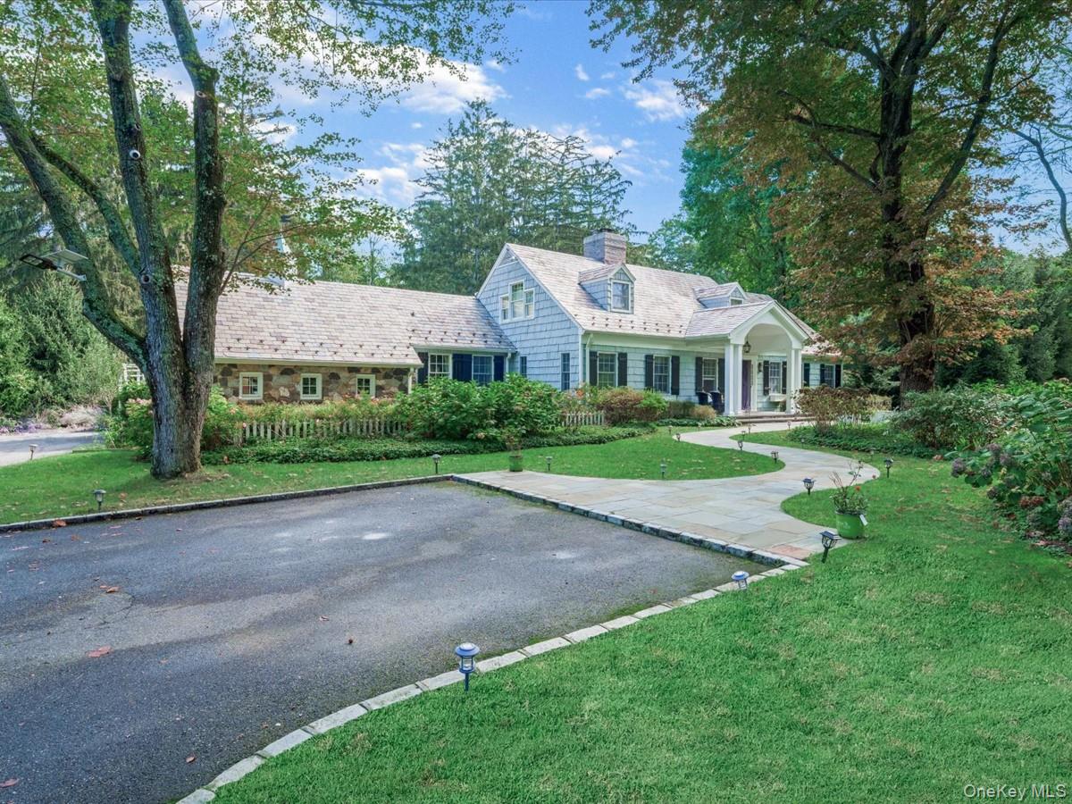 14 Farmstead Lane, Brookville, NY 11545