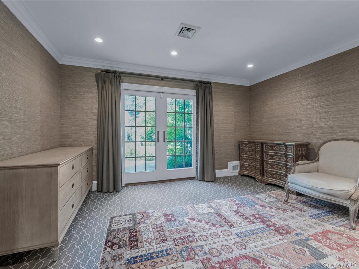 14 Farmstead Lane, Brookville, NY 11545