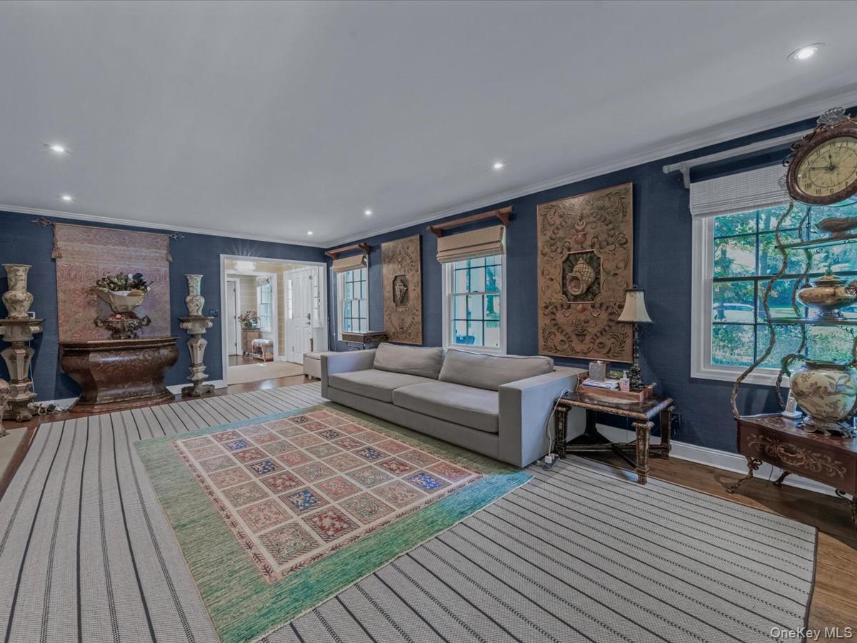 14 Farmstead Lane, Brookville, NY 11545