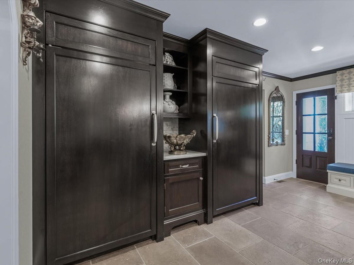 14 Farmstead Lane, Brookville, NY 11545