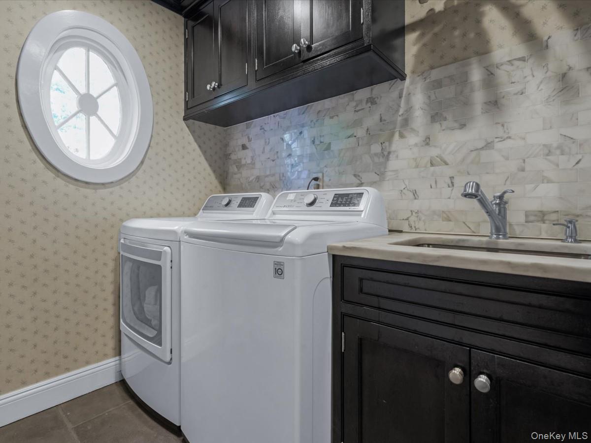 14 Farmstead Lane, Brookville, NY 11545