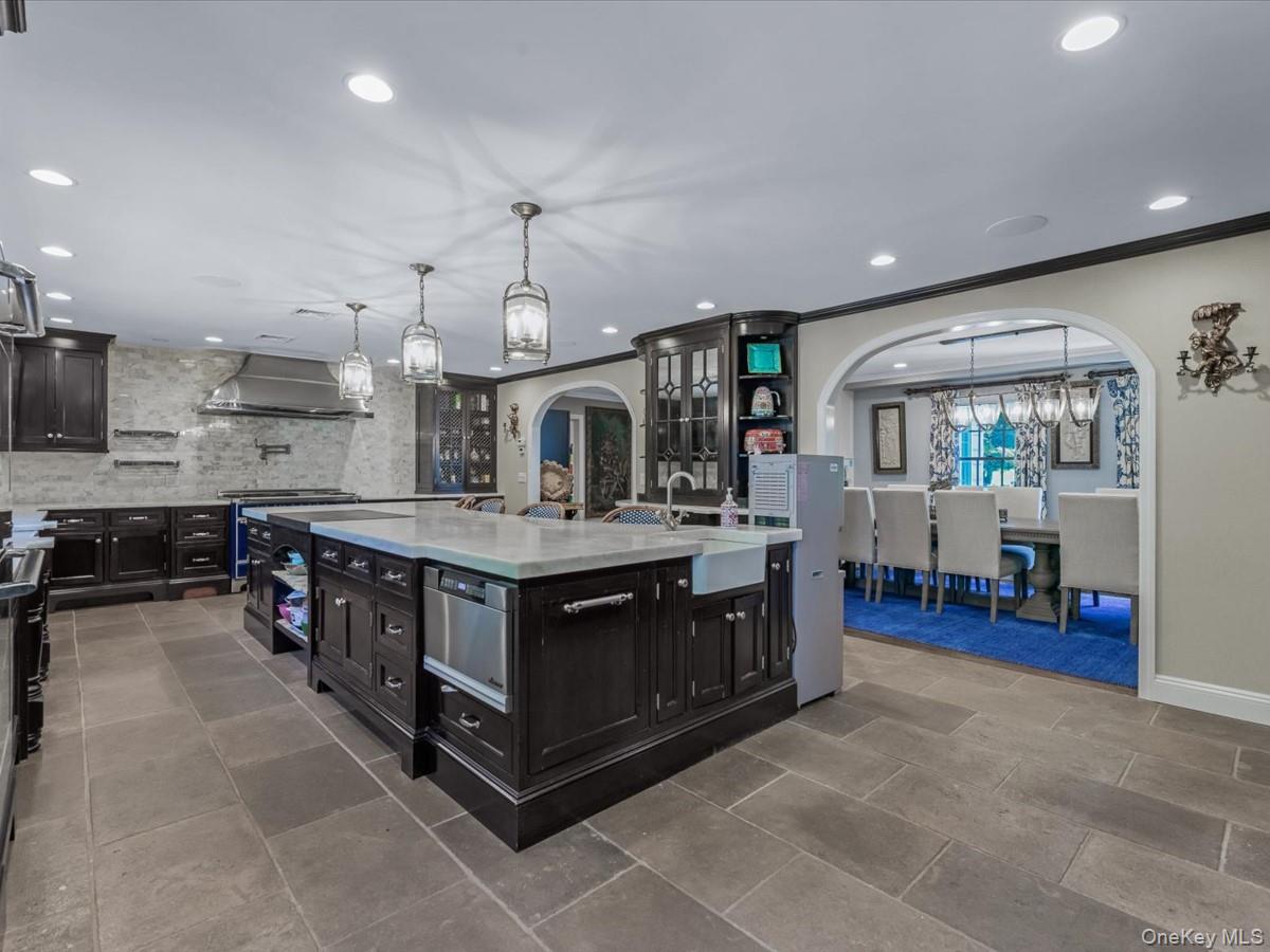 14 Farmstead Lane, Brookville, NY 11545