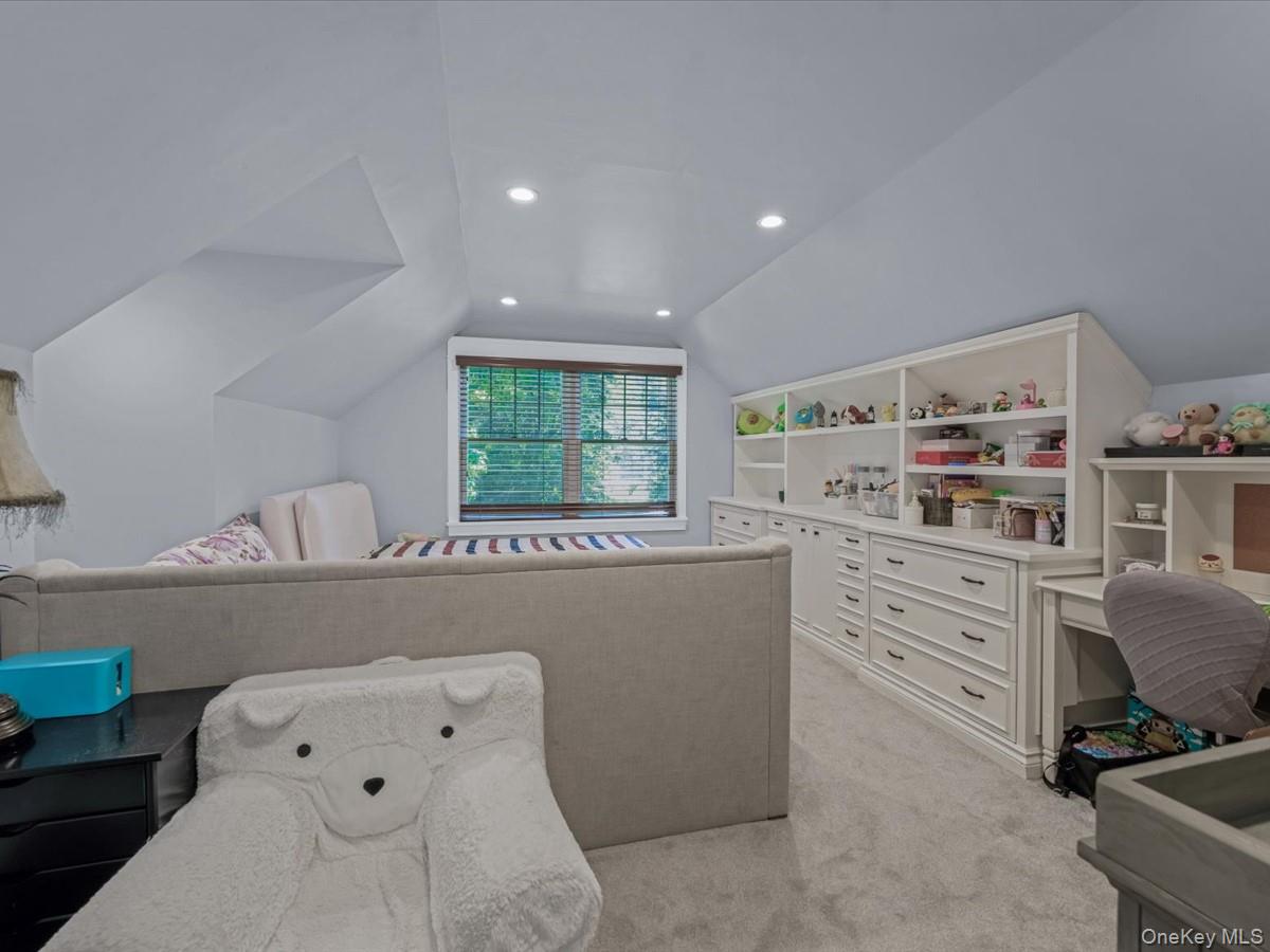 14 Farmstead Lane, Brookville, NY 11545