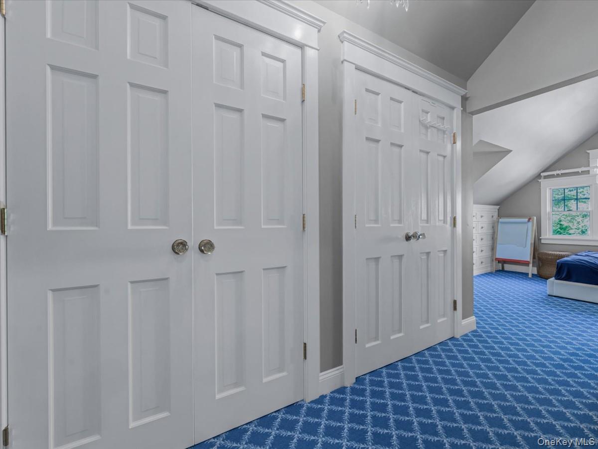 14 Farmstead Lane, Brookville, NY 11545