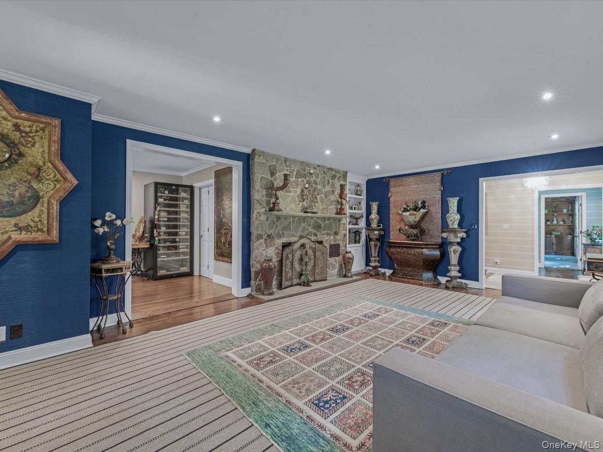 14 Farmstead Lane, Brookville, NY 11545