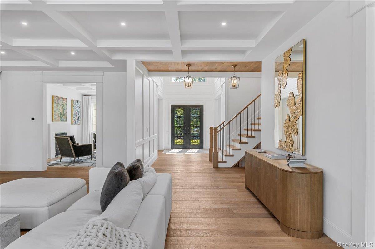 5 Gerry Lane, Lloyd Harbor, NY 11743