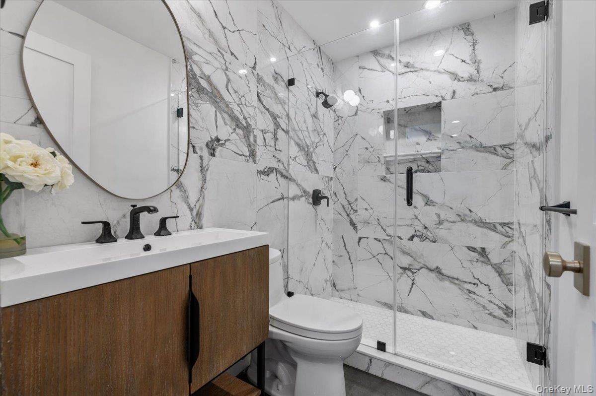 5 Gerry Lane, Lloyd Harbor, NY 11743