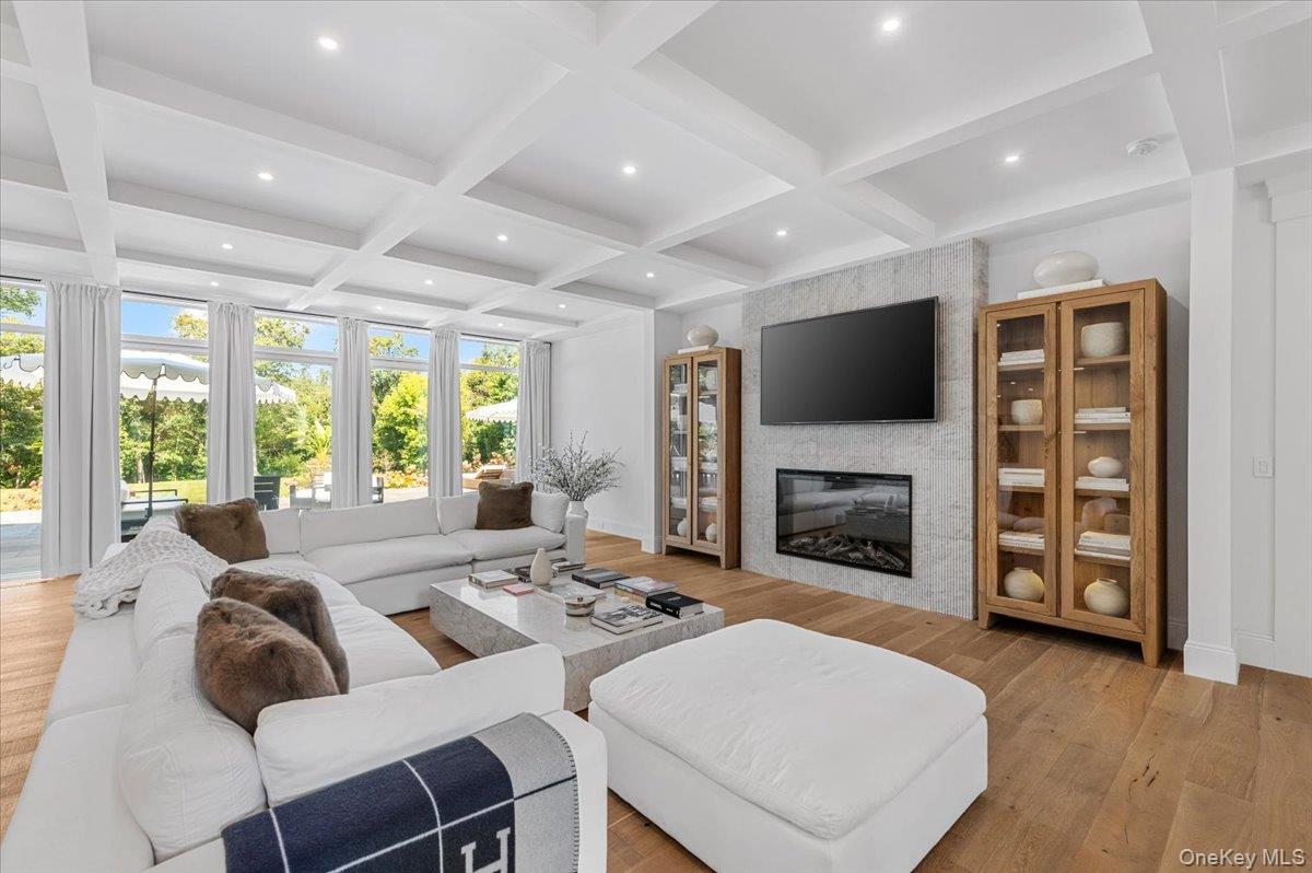 5 Gerry Lane, Lloyd Harbor, NY 11743