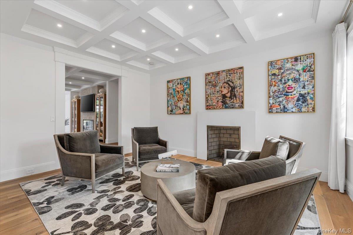 5 Gerry Lane, Lloyd Harbor, NY 11743