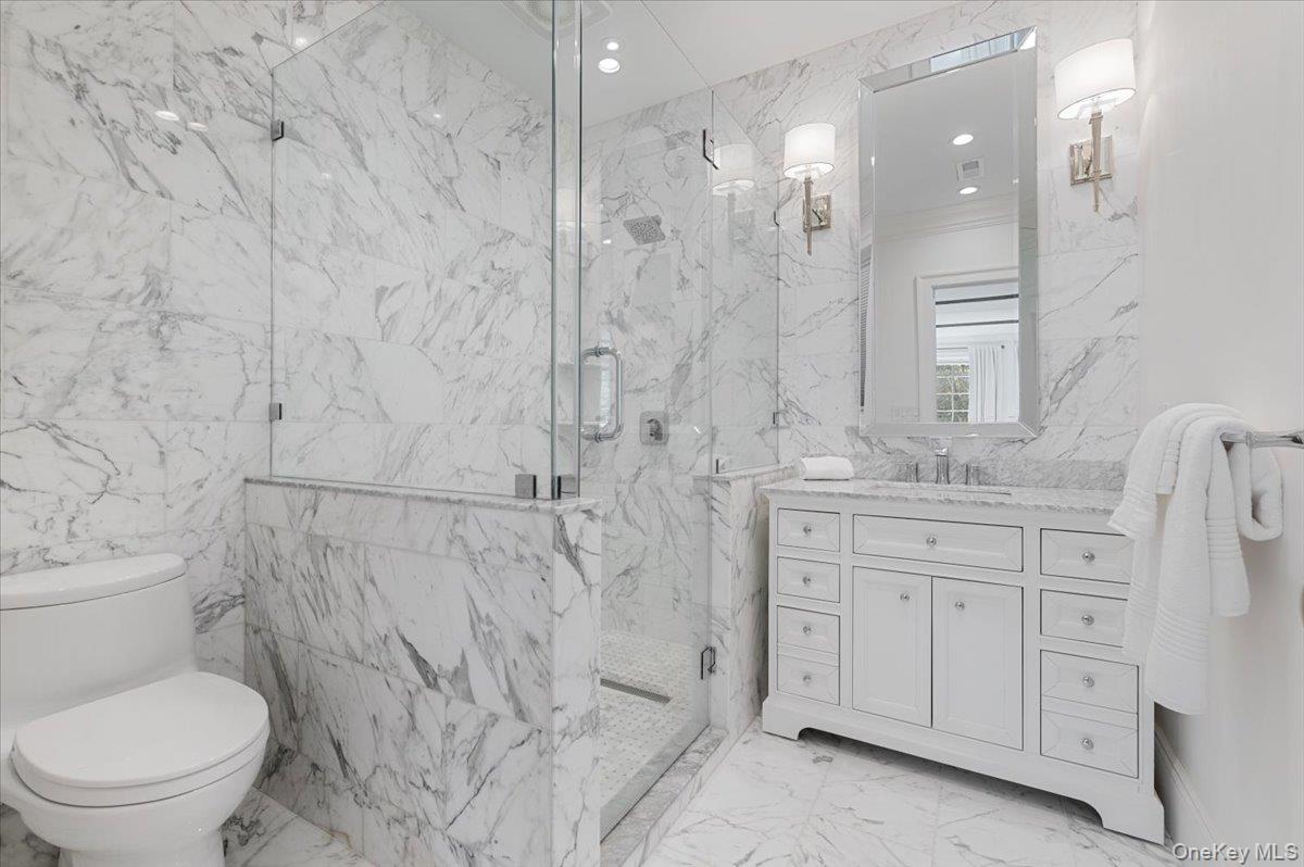 5 Gerry Lane, Lloyd Harbor, NY 11743