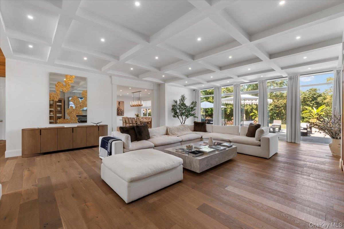 5 Gerry Lane, Lloyd Harbor, NY 11743