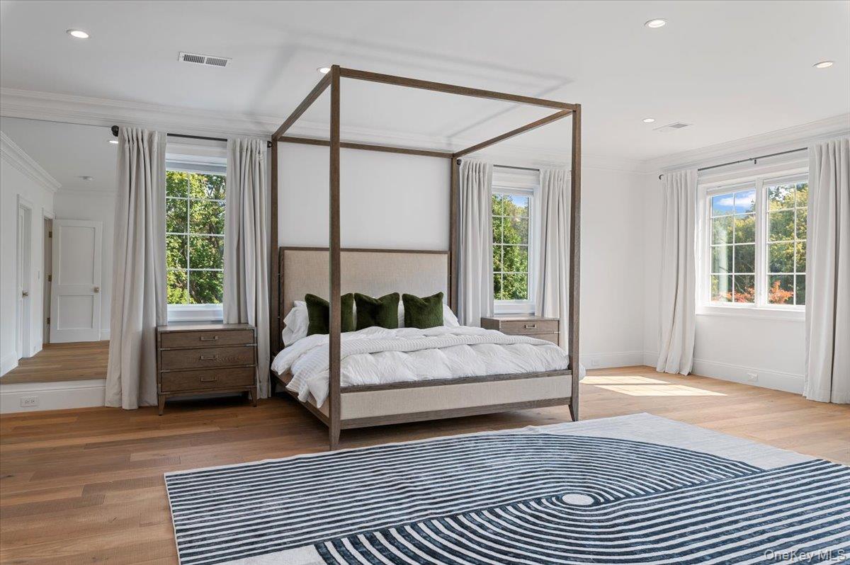 5 Gerry Lane, Lloyd Harbor, NY 11743