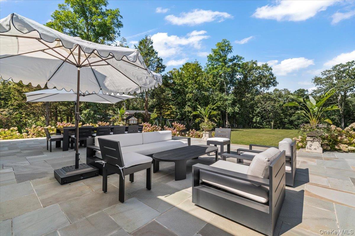 5 Gerry Lane, Lloyd Harbor, NY 11743