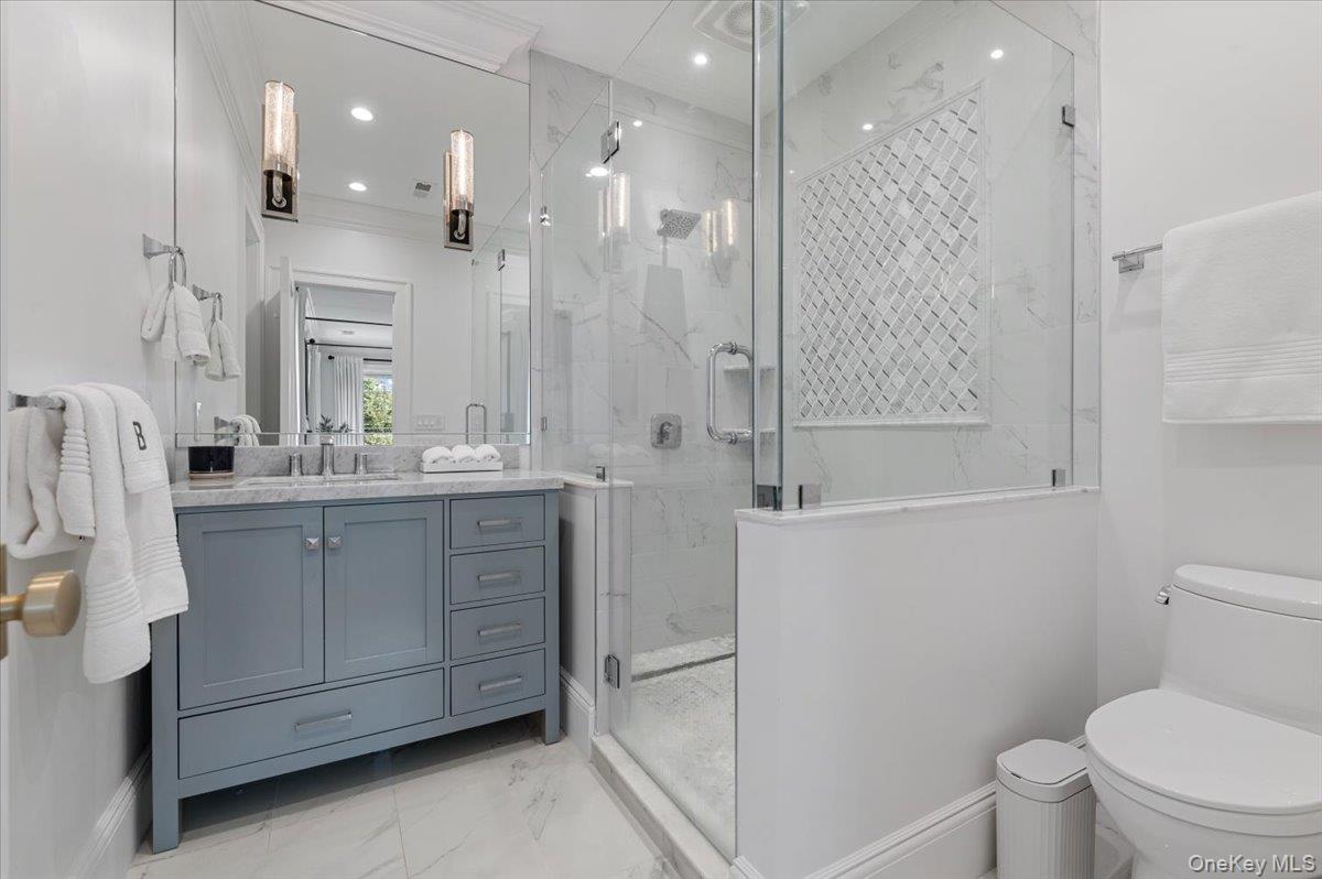 5 Gerry Lane, Lloyd Harbor, NY 11743