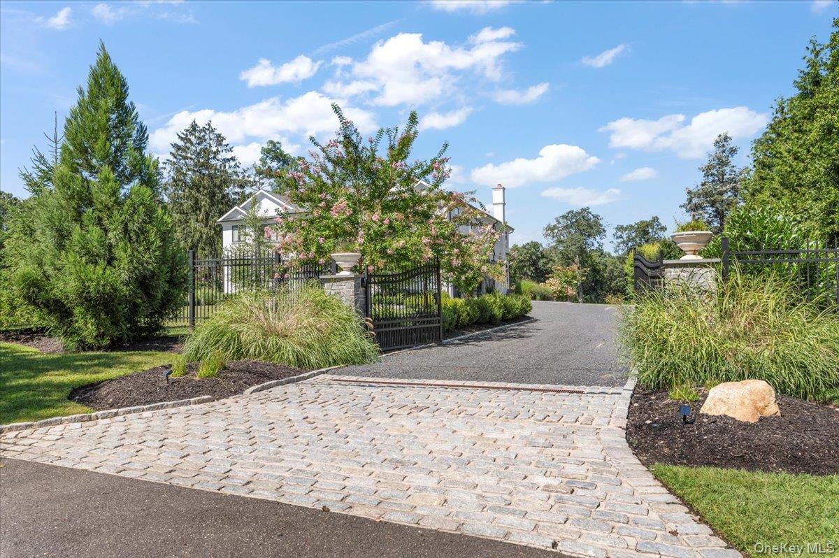 5 Gerry Lane, Lloyd Harbor, NY 11743