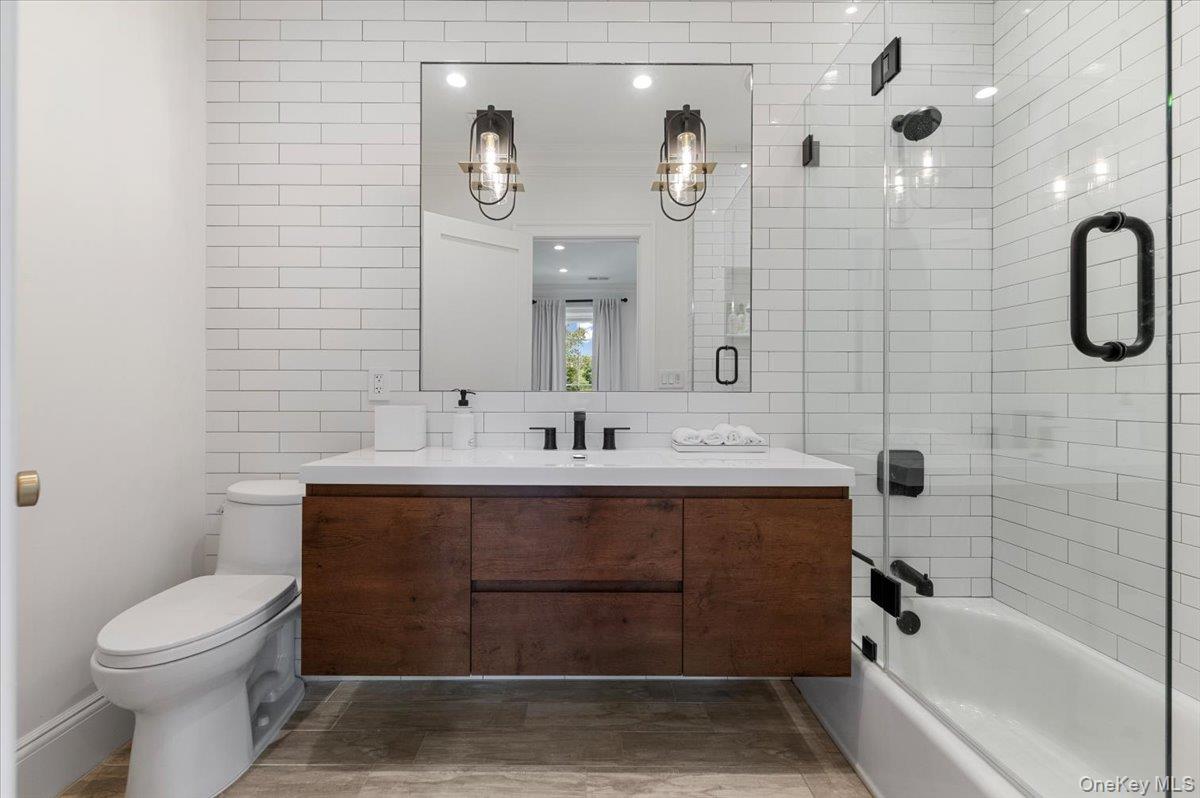 5 Gerry Lane, Lloyd Harbor, NY 11743