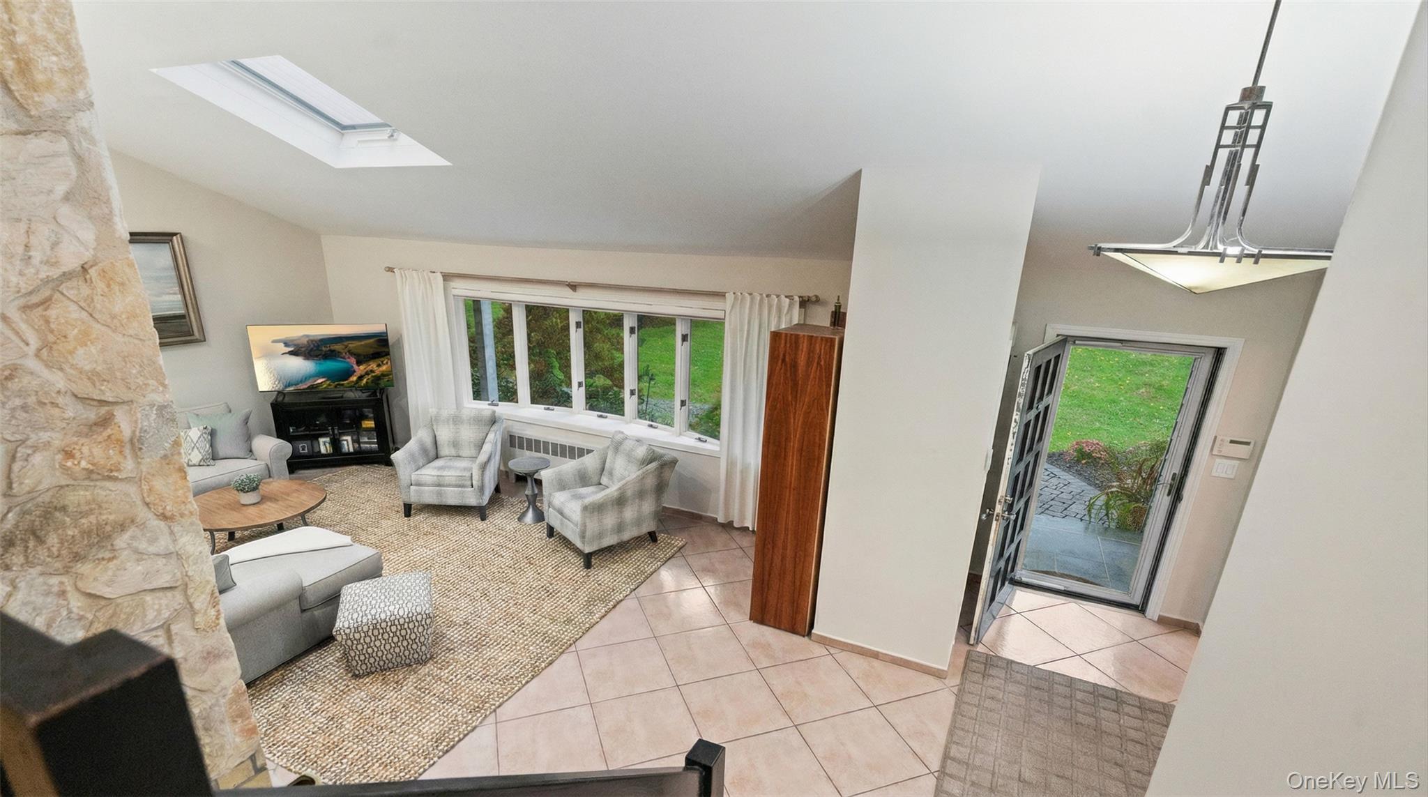 25 Surry Hill Place, Huntington, NY 11743