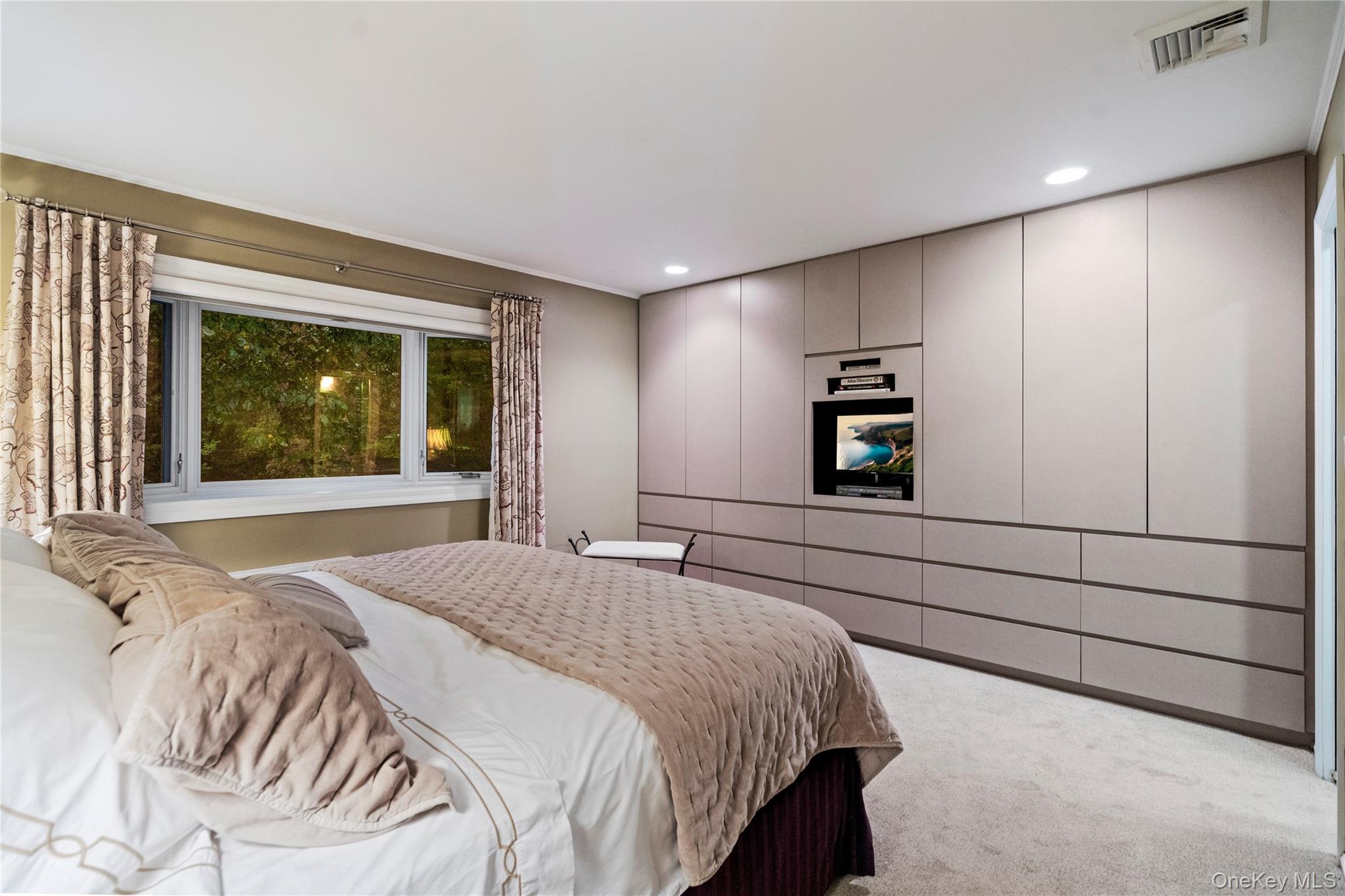 25 Surry Hill Place, Huntington, NY 11743