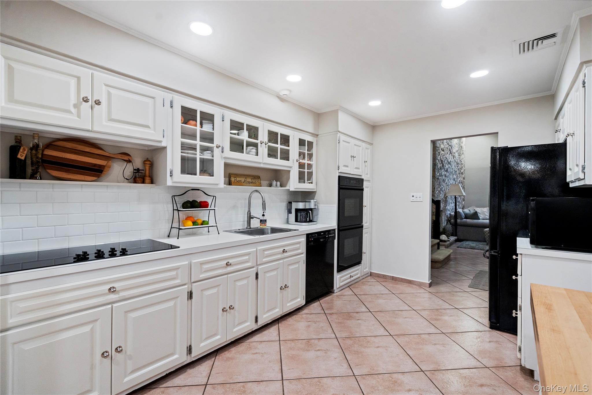 25 Surry Hill Place, Huntington, NY 11743