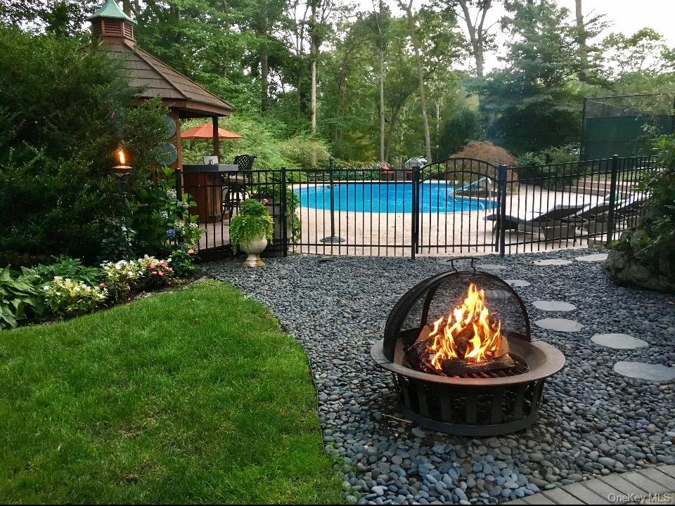 25 Surry Hill Place, Huntington, NY 11743