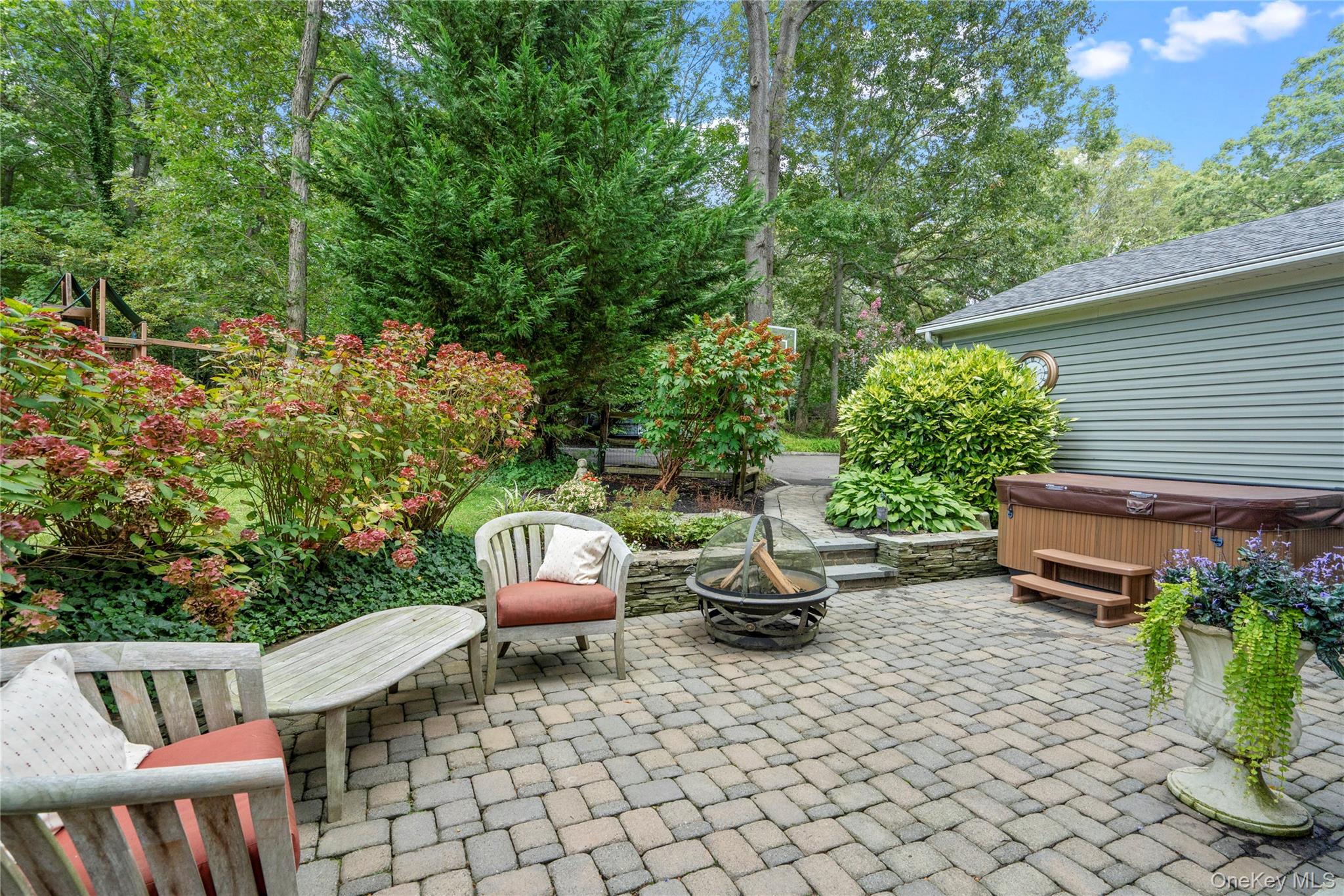 25 Surry Hill Place, Huntington, NY 11743