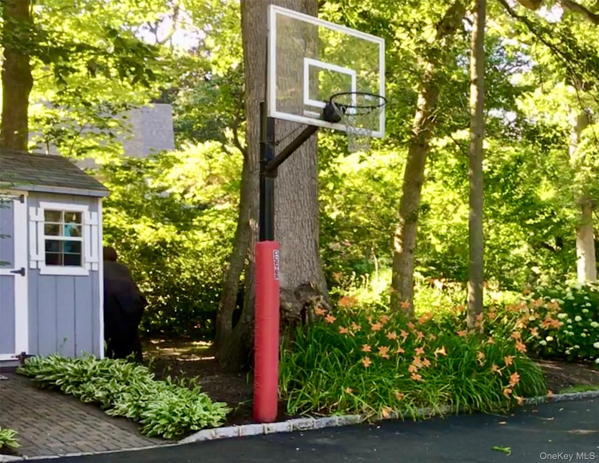 25 Surry Hill Place, Huntington, NY 11743