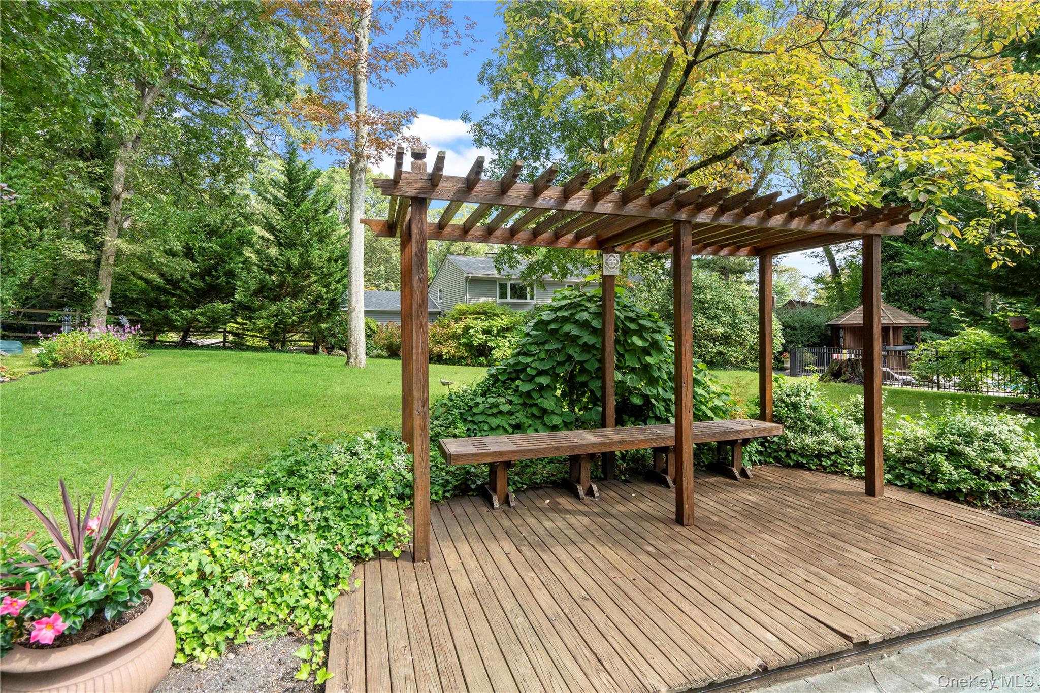 25 Surry Hill Place, Huntington, NY 11743