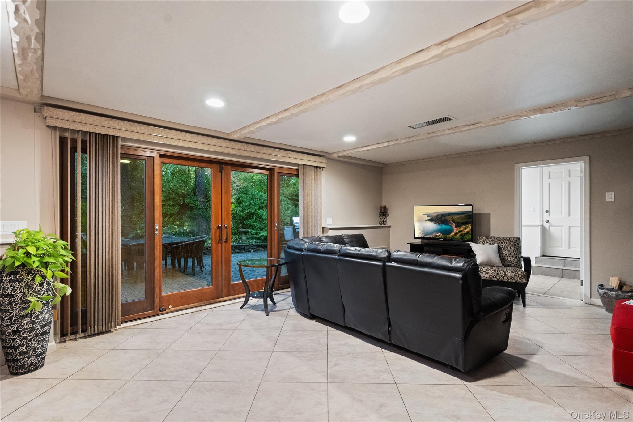 25 Surry Hill Place, Huntington, NY 11743