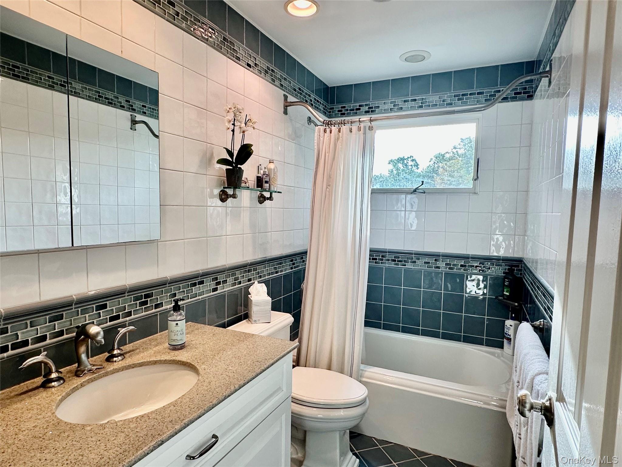 25 Surry Hill Place, Huntington, NY 11743