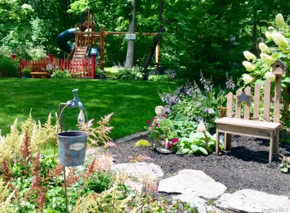 25 Surry Hill Place, Huntington, NY 11743