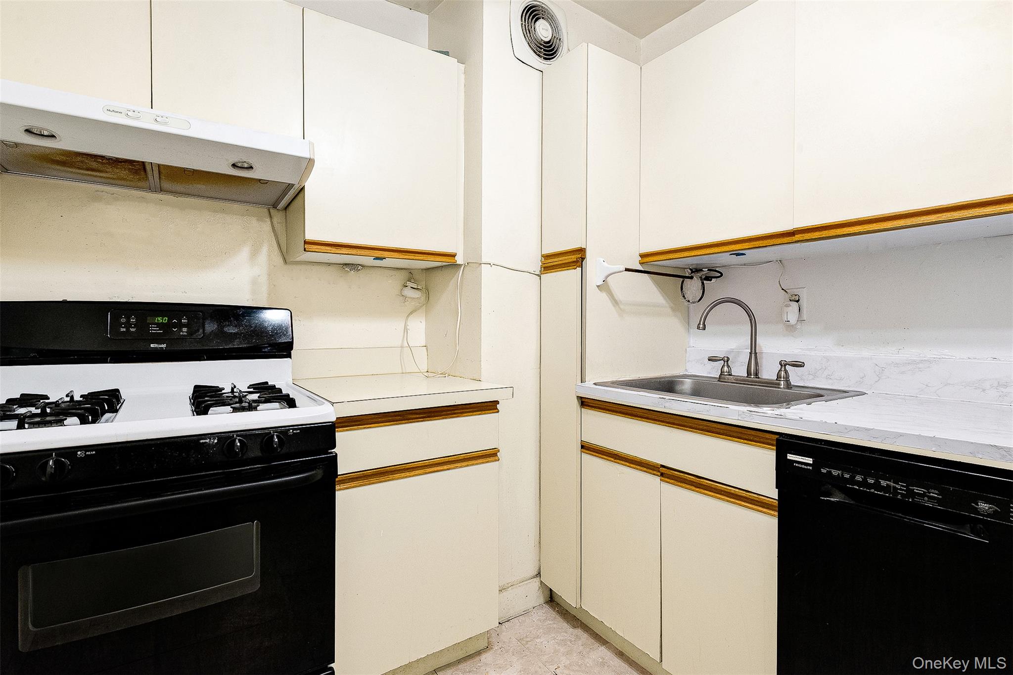 66-10 Thornton Place # 2F, Rego Park, NY 11374