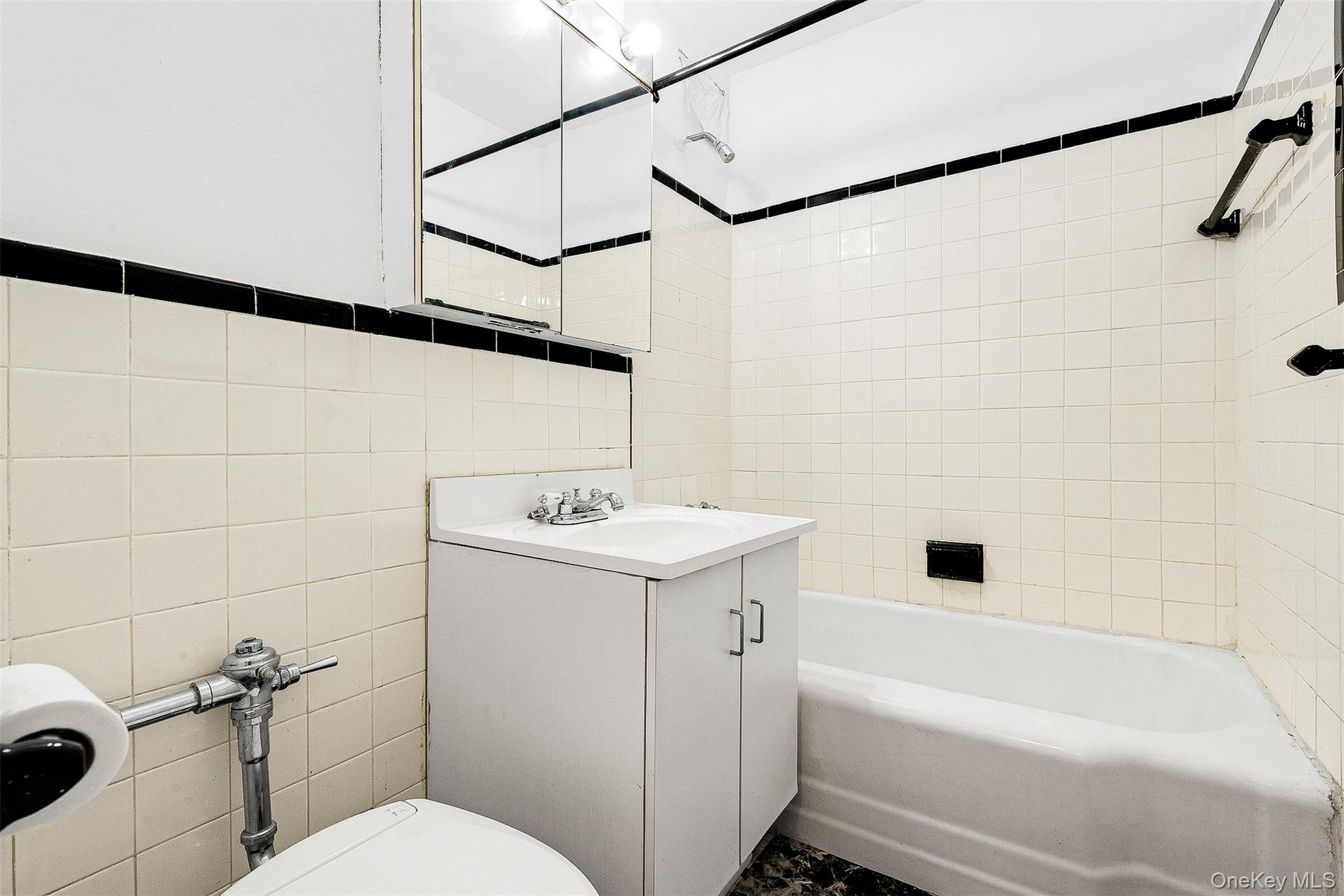 66-10 Thornton Place # 2F, Rego Park, NY 11374