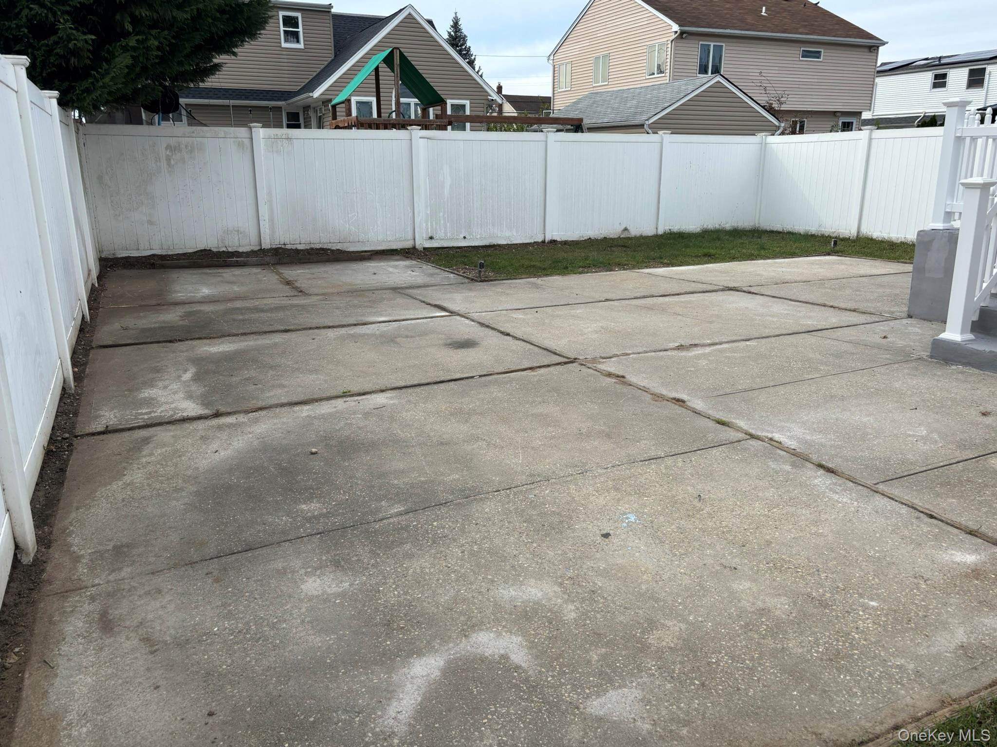 3154 Roxbury Road, Oceanside, NY 11572