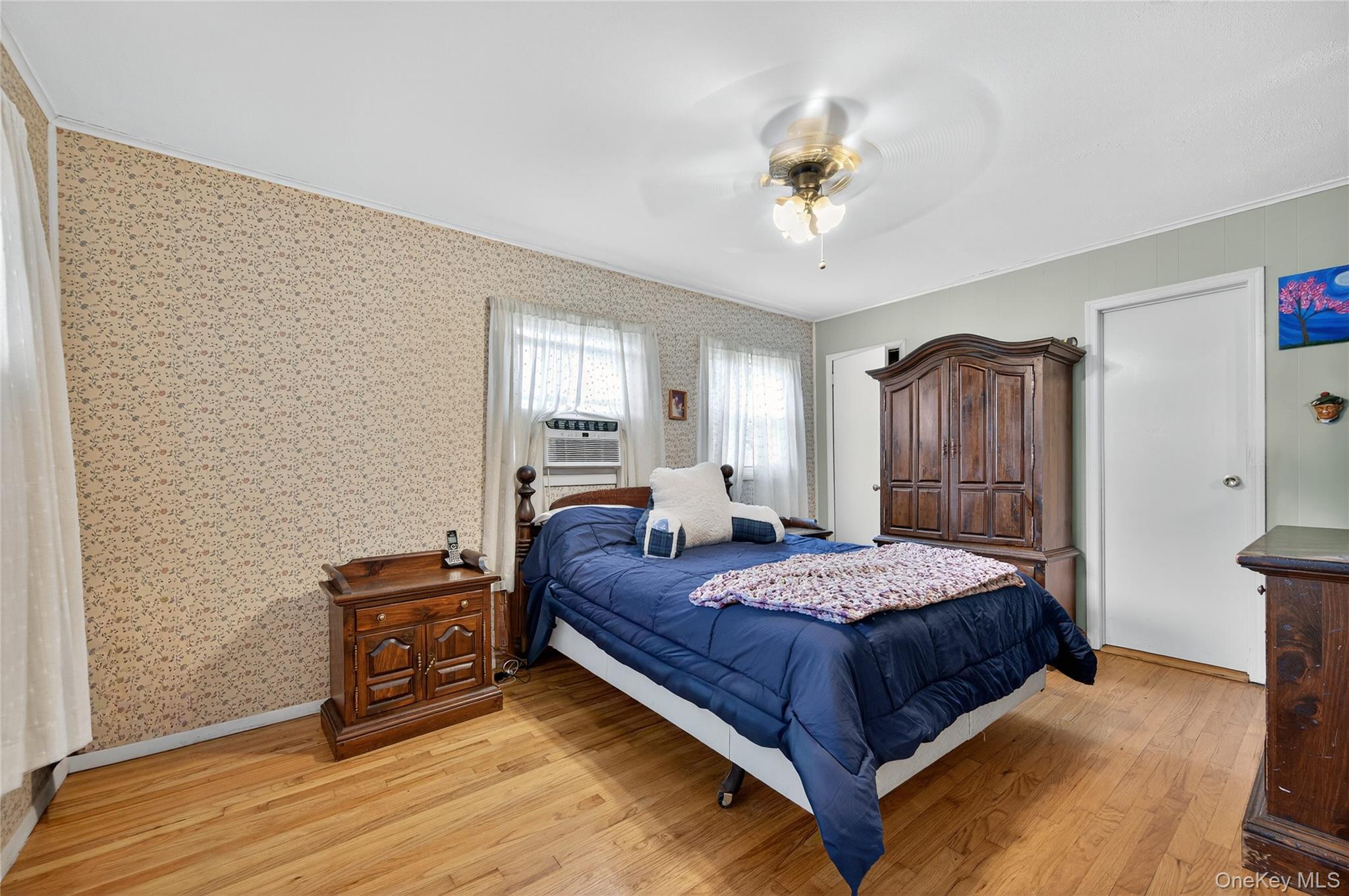 92 Hemlock Drive, Farmingdale, NY 11735