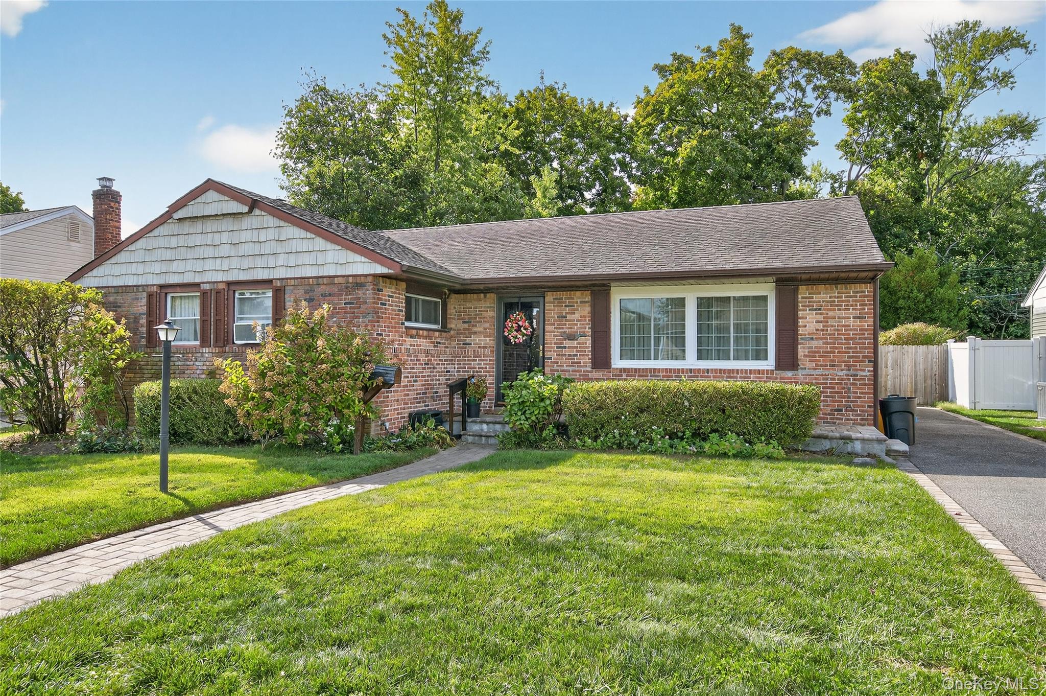 92 Hemlock Drive, Farmingdale, NY 11735