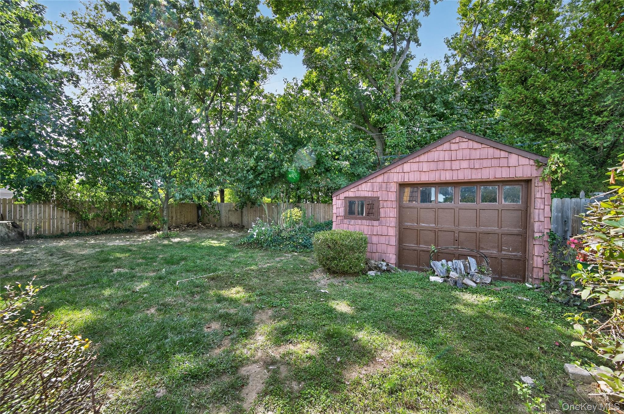 92 Hemlock Drive, Farmingdale, NY 11735