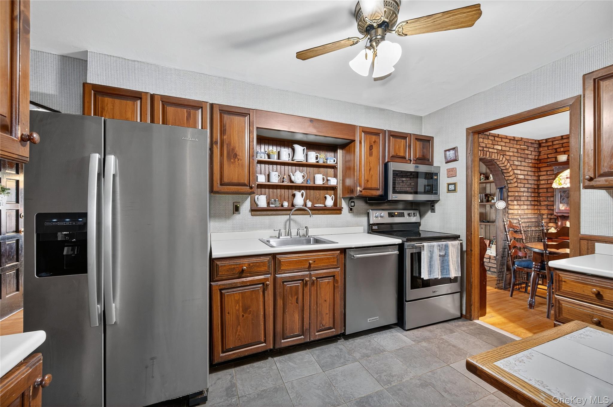 92 Hemlock Drive, Farmingdale, NY 11735