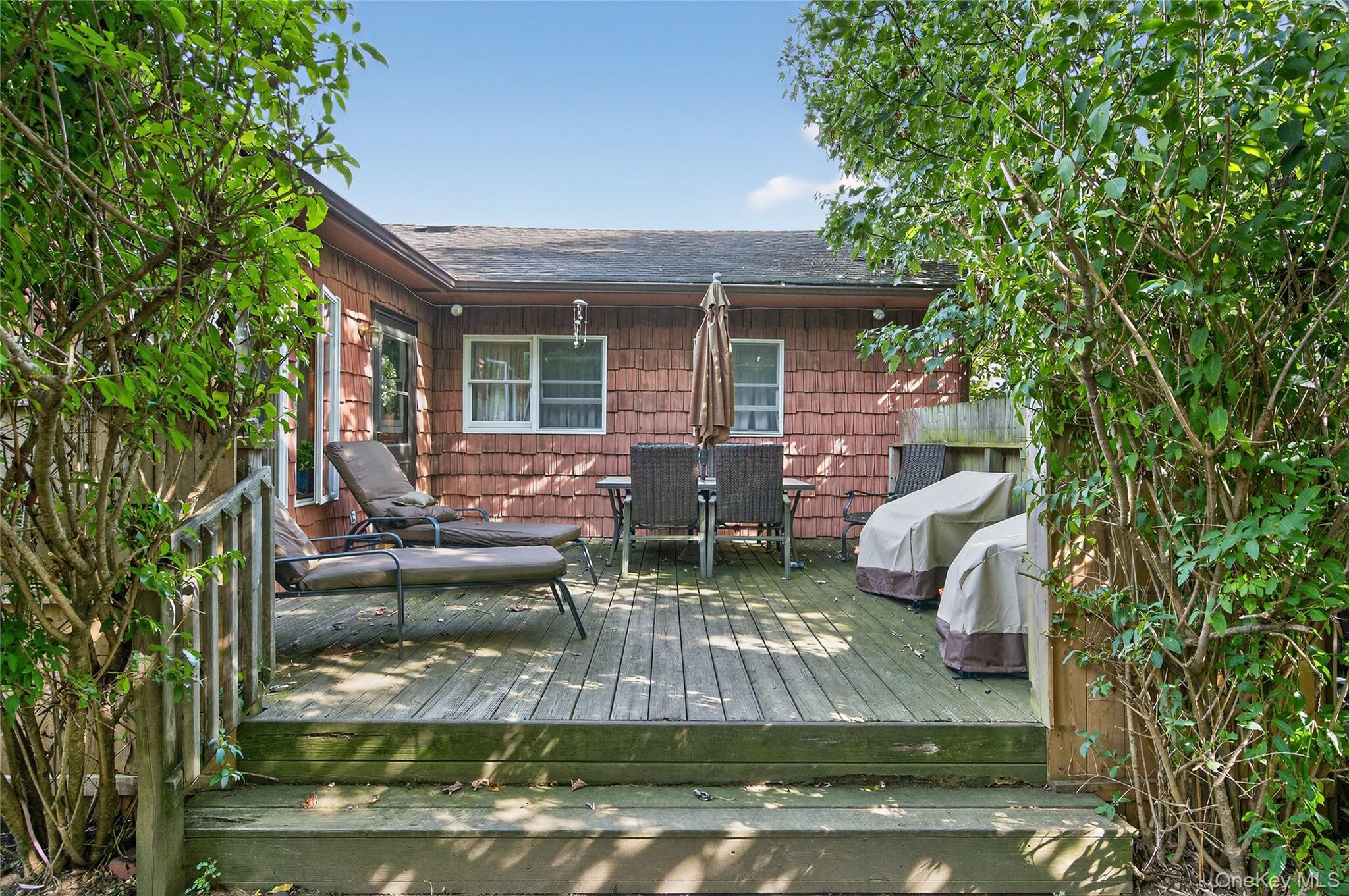 92 Hemlock Drive, Farmingdale, NY 11735