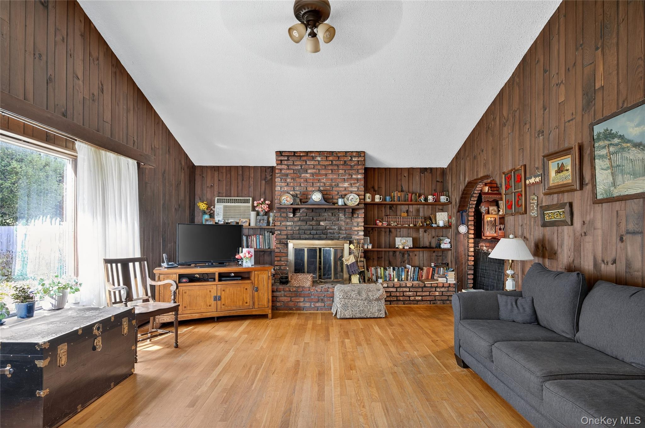 92 Hemlock Drive, Farmingdale, NY 11735