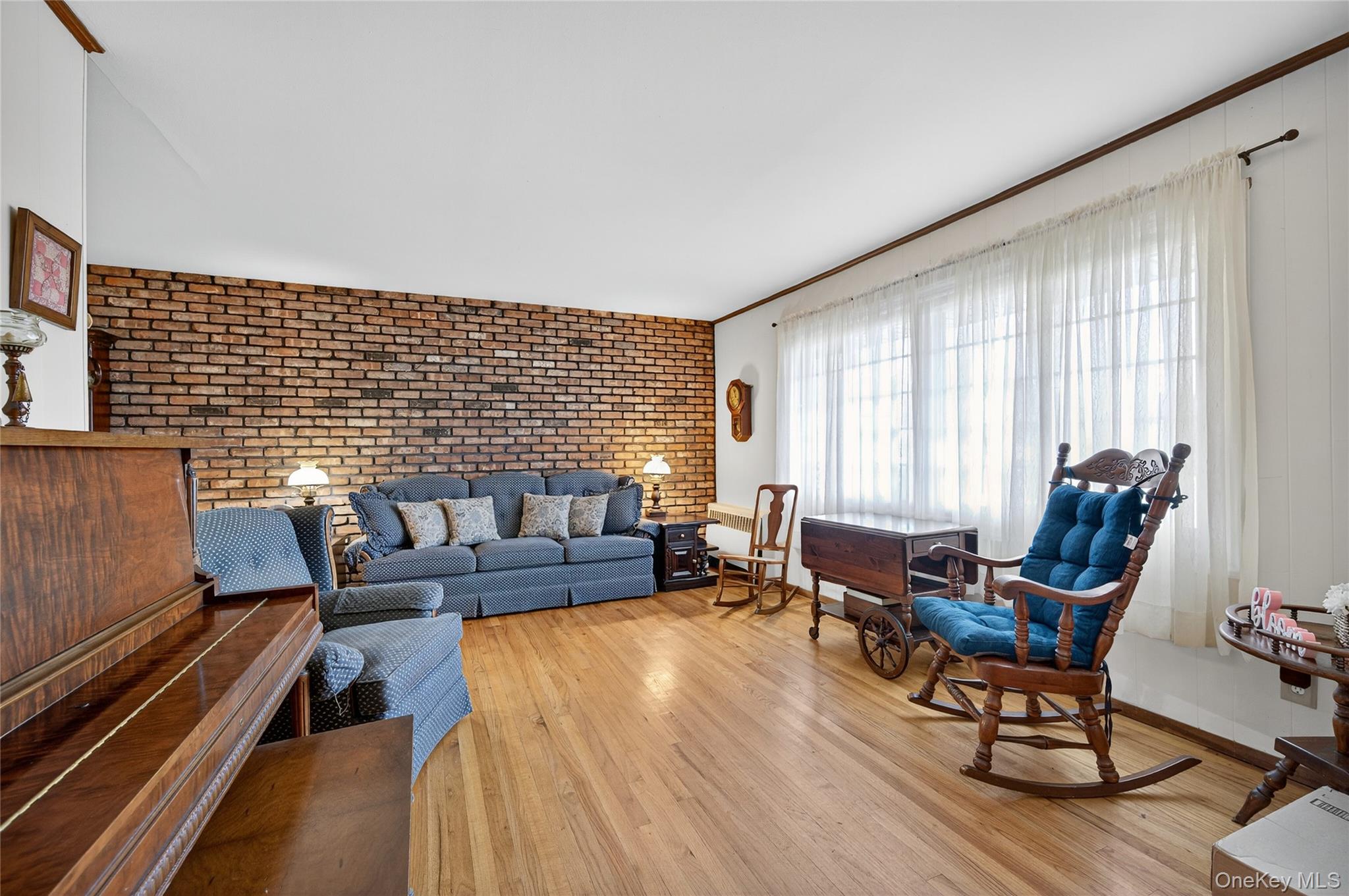 92 Hemlock Drive, Farmingdale, NY 11735