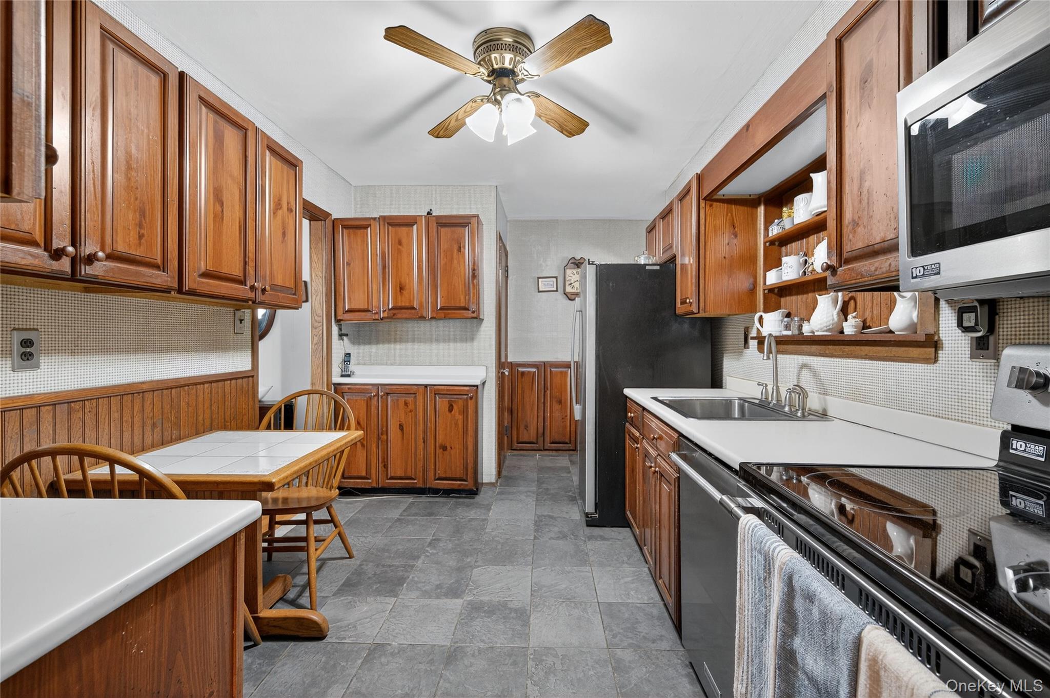 92 Hemlock Drive, Farmingdale, NY 11735