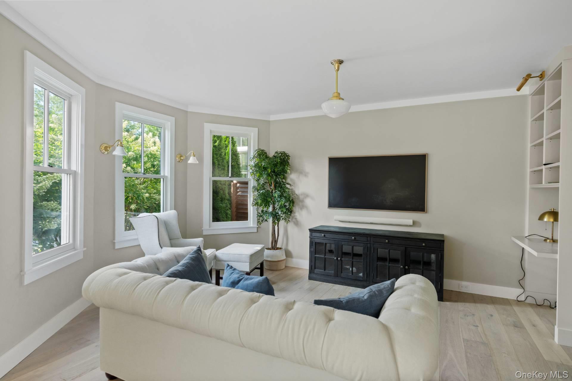 44 Buell Lane, East Hampton, NY 11937