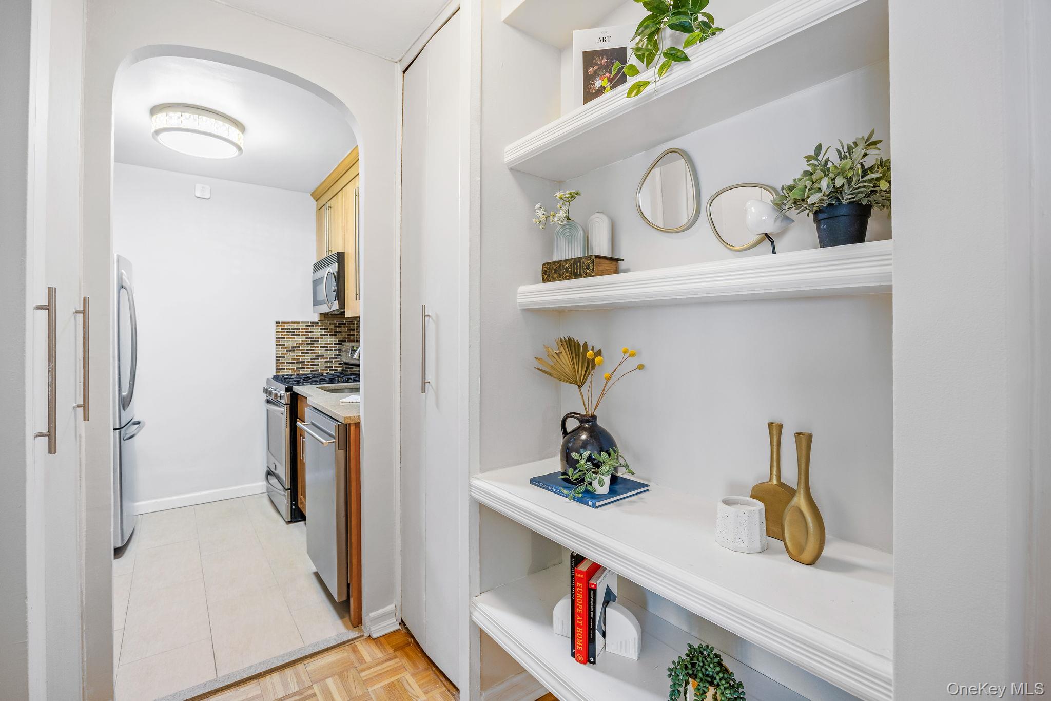 155 W 68th Street # 6-16, New York (Manhattan), NY 10023