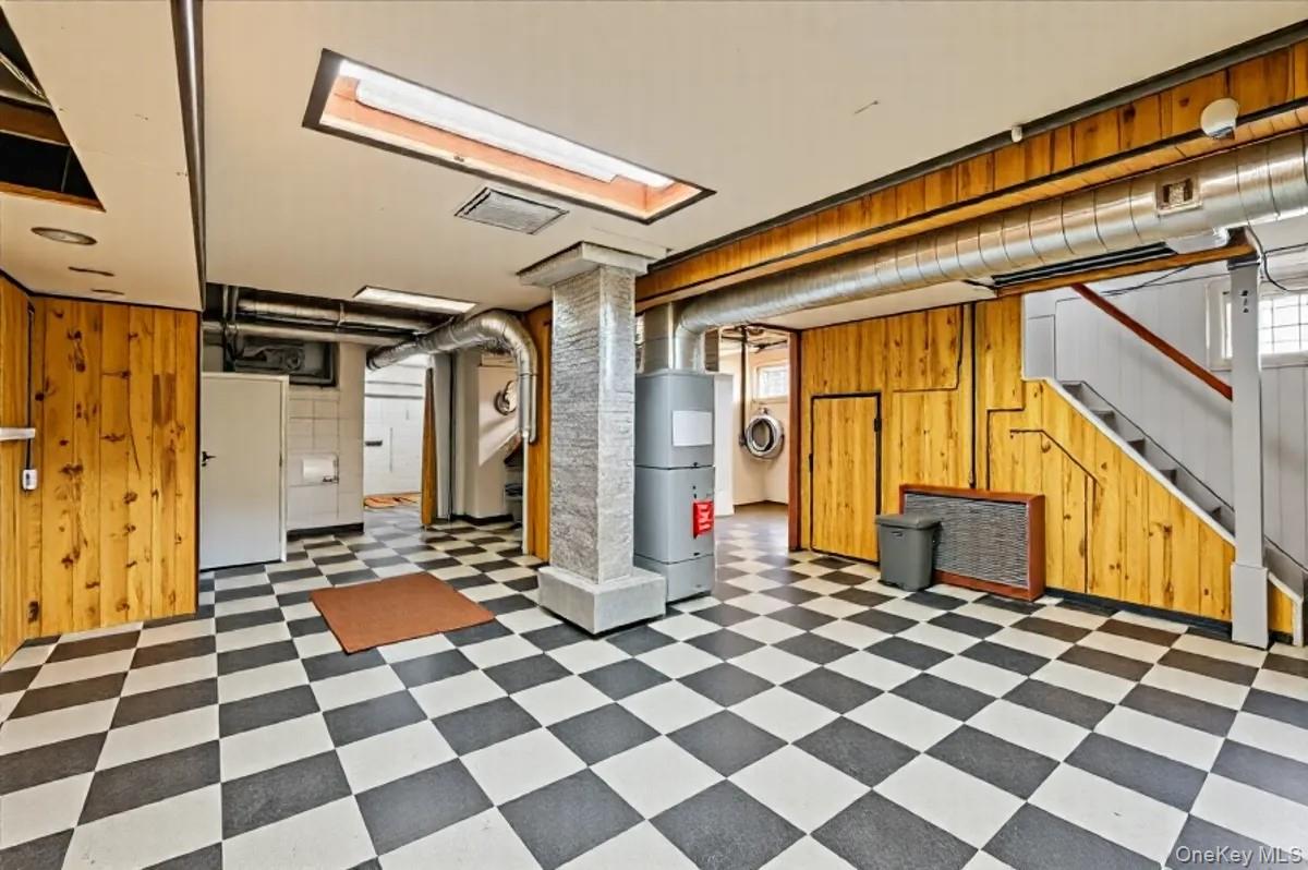 160 Rockaway Parkway, Valley Stream, NY 11580