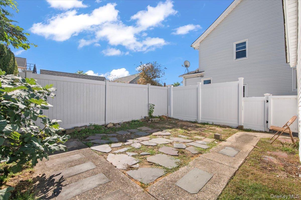 160 Rockaway Parkway, Valley Stream, NY 11580