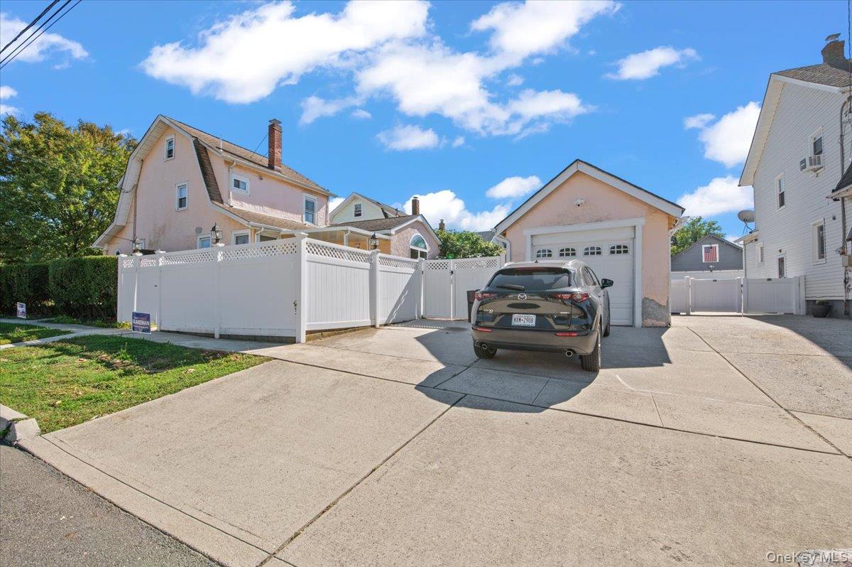 160 Rockaway Parkway, Valley Stream, NY 11580