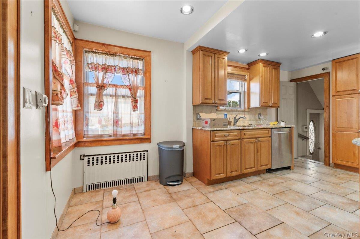 160 Rockaway Parkway, Valley Stream, NY 11580